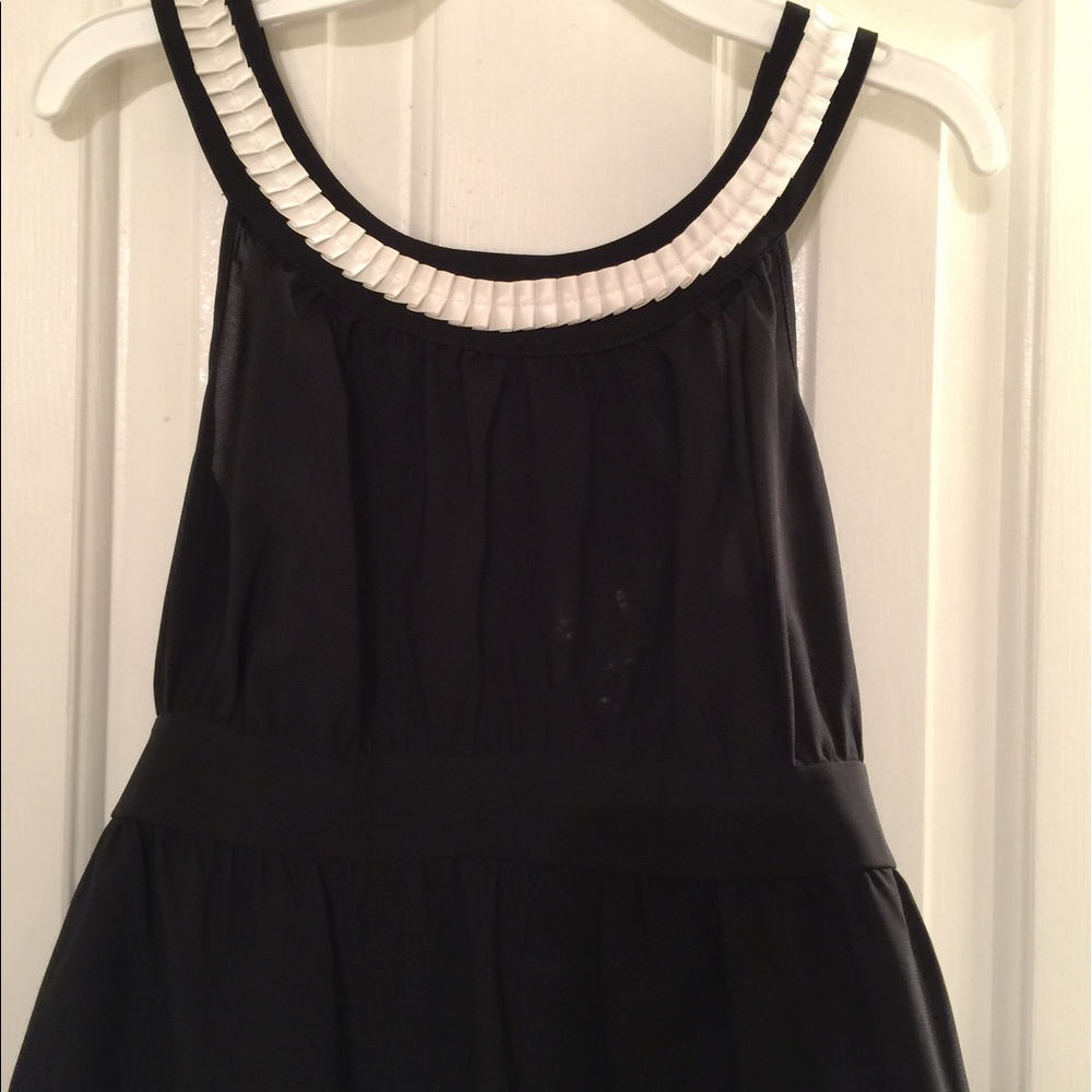 The Limited🎁🥳HP🥳Gorgeous Black Top